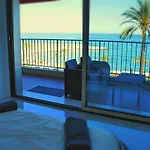Le Marly Hotel *